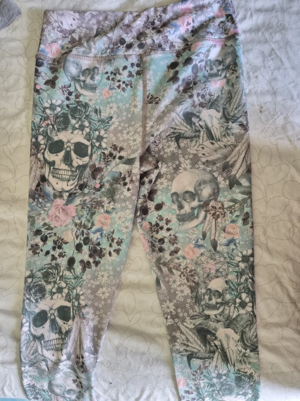 NWOT - Skull, Feather & Floral Print Leggings Ultrasoft - L